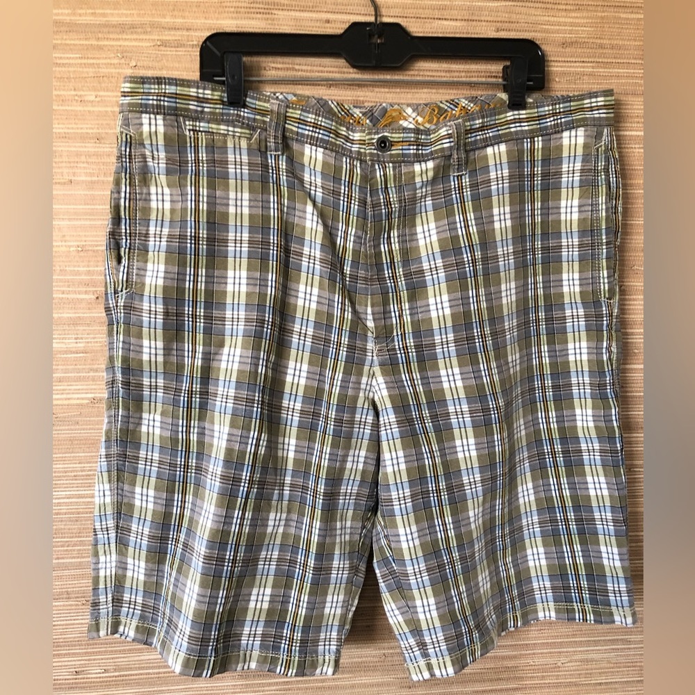 Tommy Bahama s40 men’s shorts. Beautiful plaid 54% linen/46% silk. Cool/comfy.